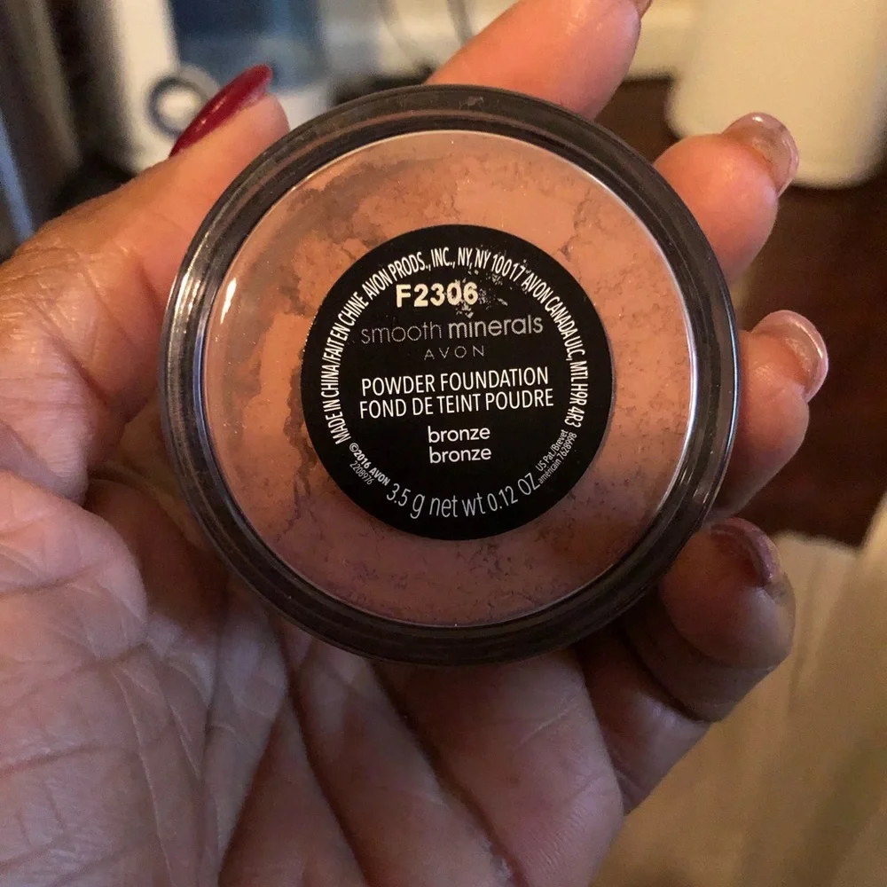 Avon Powder Foundation - Picture 2 of 3